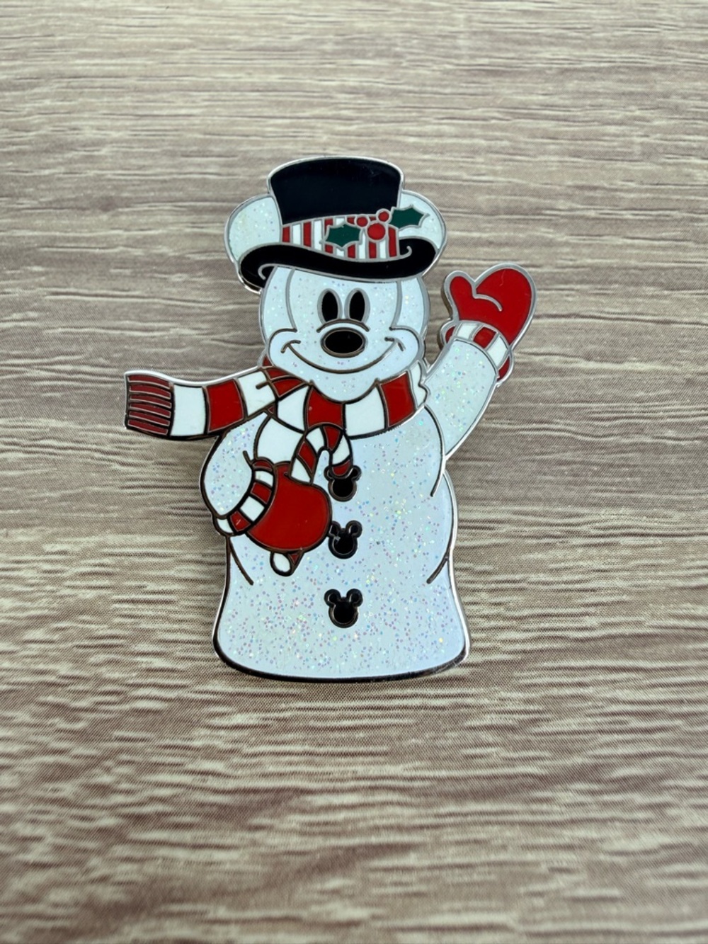 Disney Official Pin Trading 2008 Mickey Mouse Snowman Winter Holiday Glitter Pin